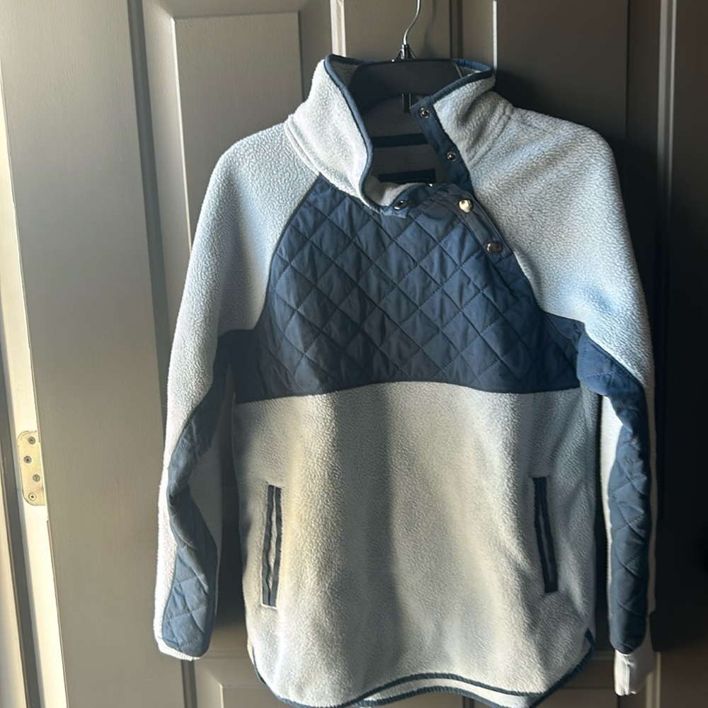 Abercrombie & Fitch blue fleece pullover size small.